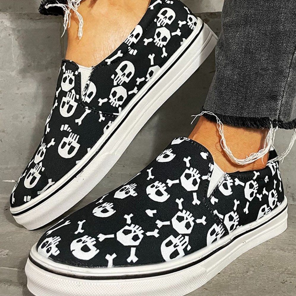 Skull and crossbones slide / boat shoes